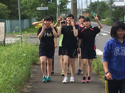 学生寮から体育館までは徒歩移動