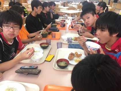昼食ﾒﾆｭｰは定食・丼物・ｶﾚｰ等から選ぶことができました