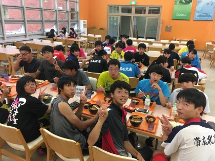 昼食は学校の食堂で頂きました